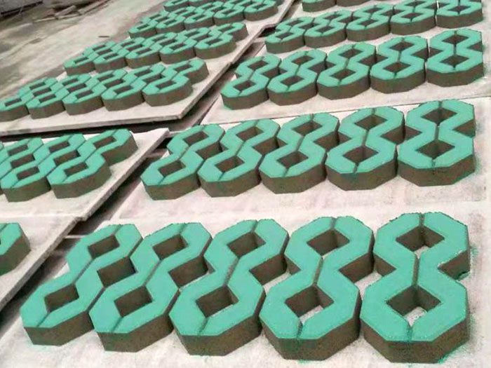 怎樣分辨出優(yōu)質(zhì)的透水磚？萊州透水磚為您支招！